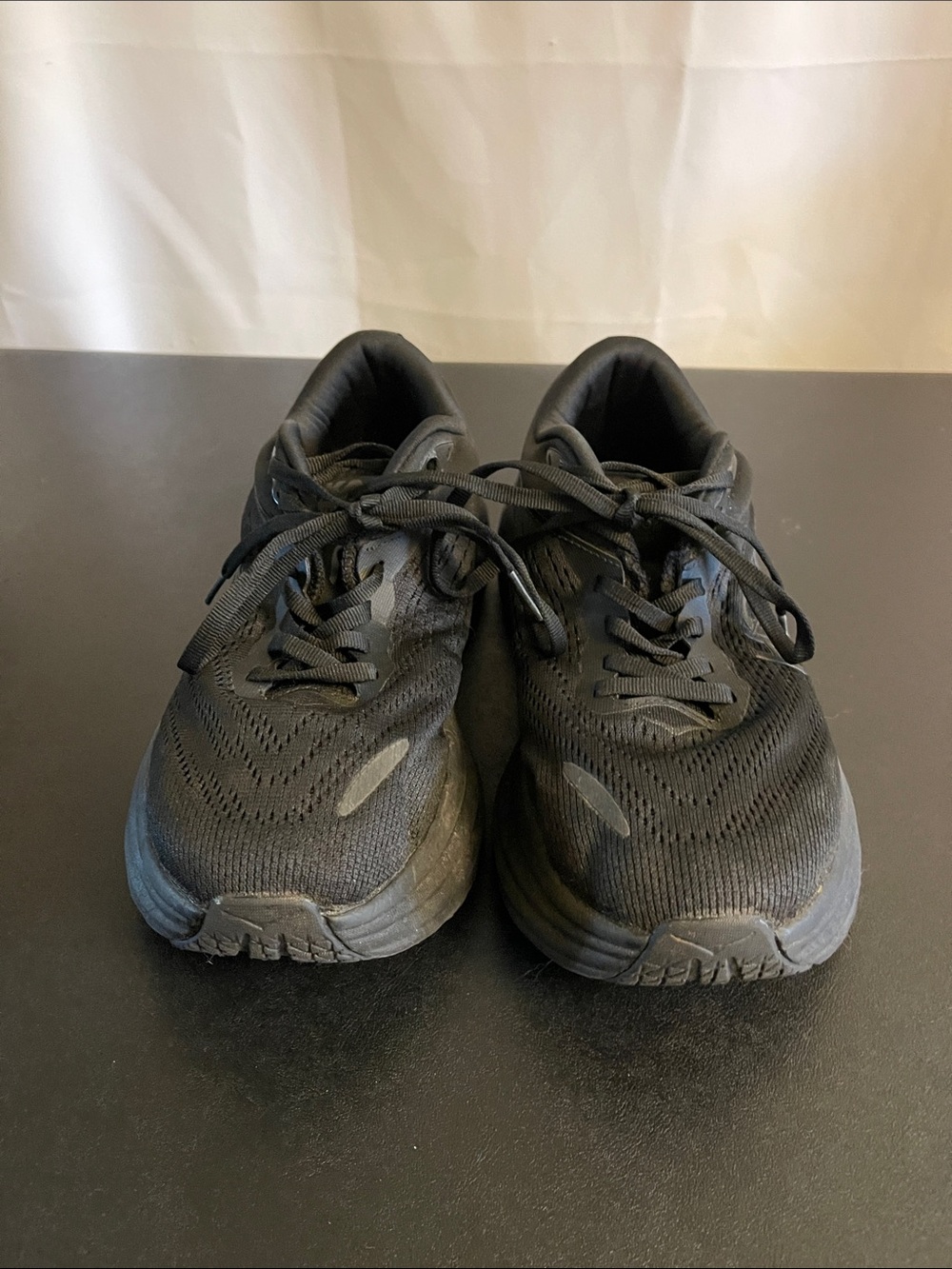 Hoka Women's All-Black Athletic Running Shoes Bondi 8 Size 7 B Medium - Picture 3 of 7